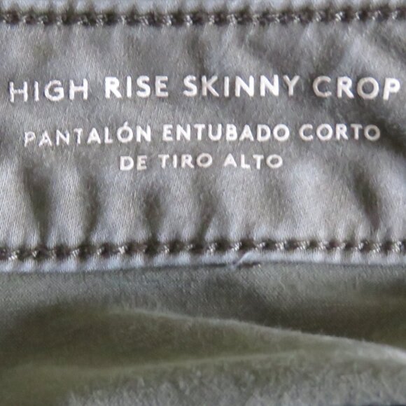 Univeral Thread Green High Rise Skinny Crop Mid Length Shorts Size 00/24R (C370) - Picture 7 of 8